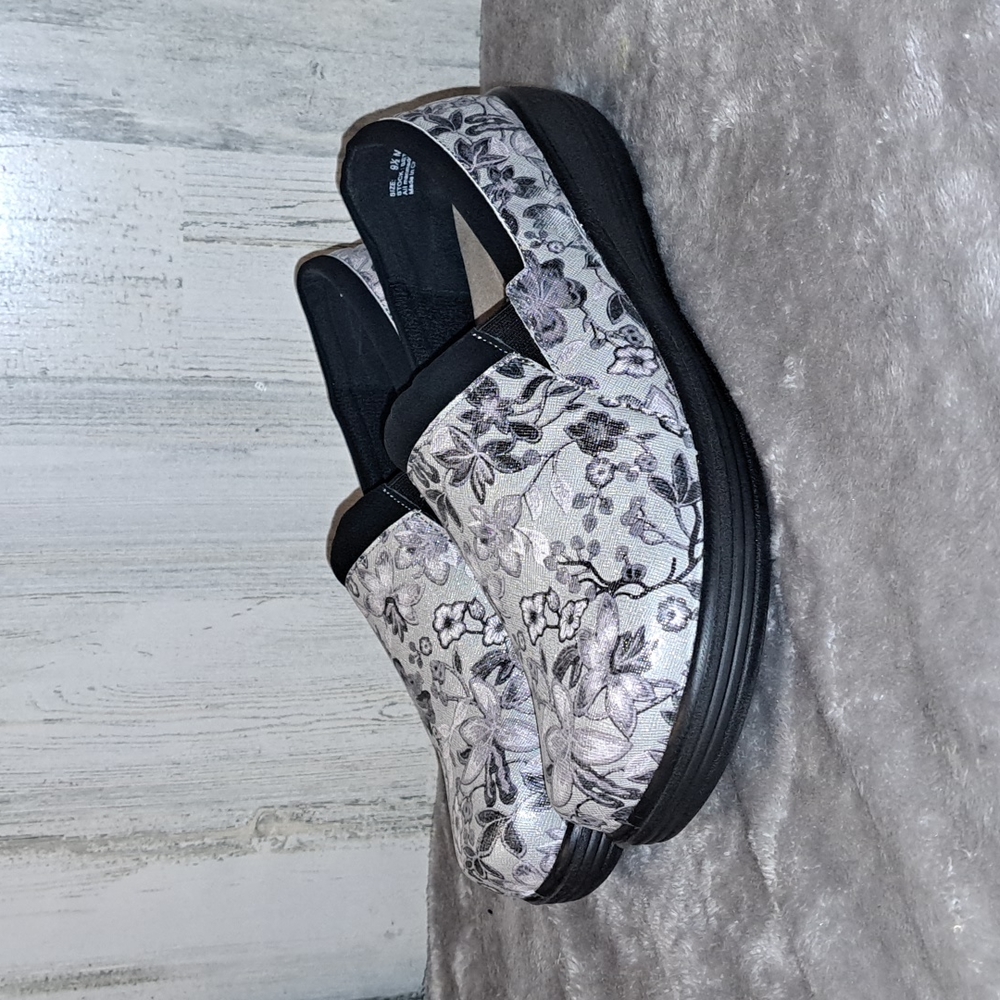0121 Ingaro Bethany Slip Resistant Clogs